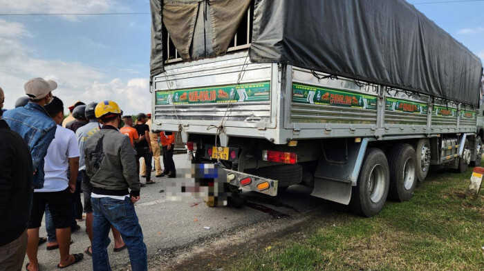 Tin tức tai nạn giao thông mới ngày 24/12: Xe máy đâm đuôi xe tải đỗ bên đường, một người tử vong tại chỗ
