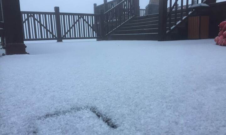 Mưa tuyết dày đặc trên đỉnh Fansipan,