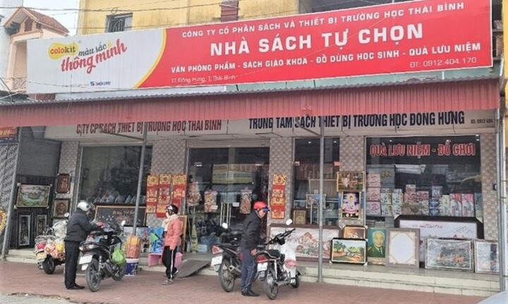 Mua 90.000 quyển sách giáo khoa giả về bán kiếm lời, chủ cửa hàng bị khởi tố