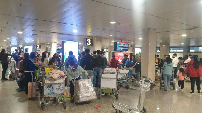 Tân Sơn Nhất phá kỷ lục lượng khách đi lại, đón gần 150 nghìn người trong ngày làm việc đầu năm
