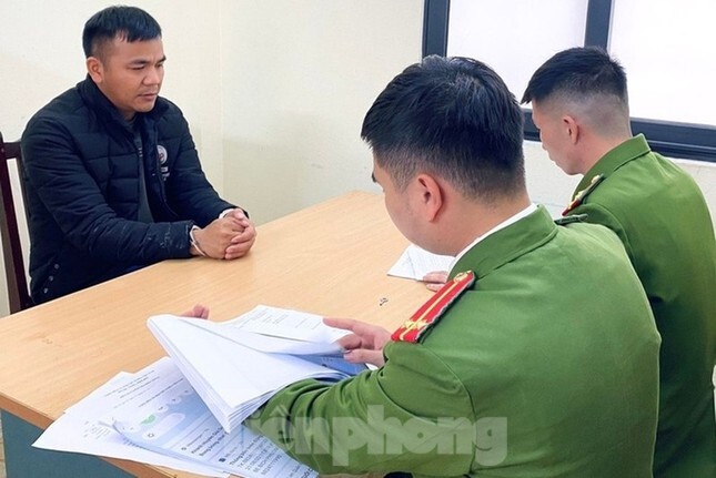 Tin tức pháp luật mới nhất ngày 4/2: Vào web đen, phát hiện clip 'nóng' của hàng xóm liền quay ra tống tiền