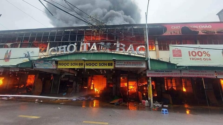 Hiện trường tan hoang tại chợ Tam Bạc sau vụ cháy kinh hoàng
