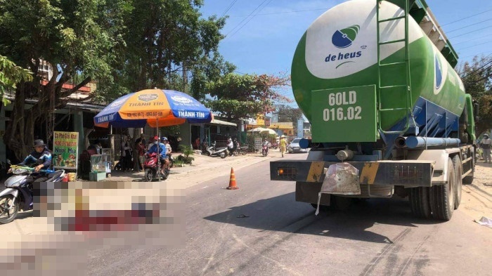 Tin tức tai nạn giao thông mới ngày 15/2: Cô gái đi xe máy tử vong thương tâm dưới bánh xe bồn