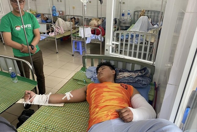 Vụ shipper bị đánh gãy hai tay ở Quảng Ngãi: Có thể truy cứu trách nhiệm hình sự?