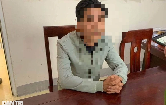 Tạm đình chỉ công tác thầy giáo bị tố 