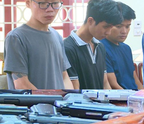 Công an phá đường dây mua bán súng quy mô lớn, bắt khẩn cấp 3 nghi phạm