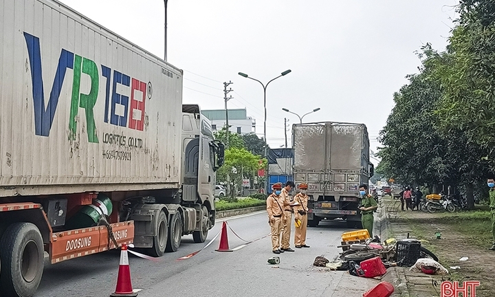 Tin tức tai nạn giao thông mới nhất ngày 18/4: Xe tải va chạm xe máy, 2 người thương vong