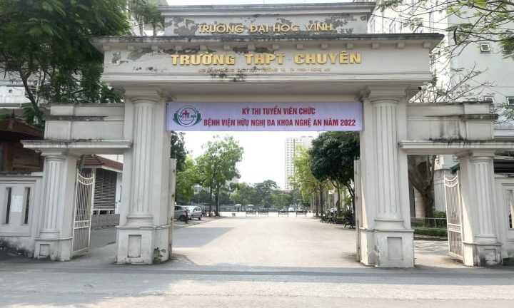 Vụ nữ sinh Trường THPT chuyên ĐH Vinh tự tử: Giáo viên và học sinh bị nhắn tin đe dọa