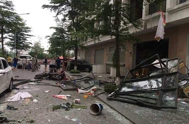 Khám nghiệm hiện trường vụ nổ khí gas tại khu nhà liền kề ở Hà Nội
