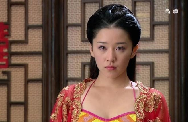 Tin tức sao Hoa ngữ mới nhất ngày 31/5: Người đẹp 'Tân Hoàn Châu cách cách' được bạn trai cầu hôn