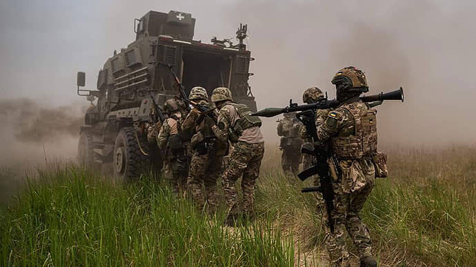 Ukraine nói Nga tiến công đồng thời ở 4 mặt trận