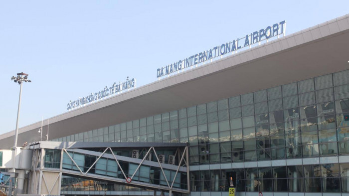 Nhặt được iPhone của khách, nhân viên sân bay Đà Nẵng giấu dưới gốc cây