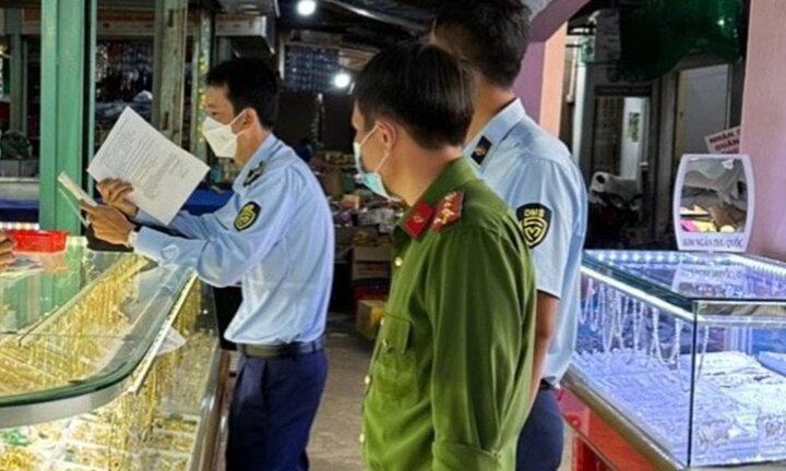 Tin tức pháp luật mới nhất ngày 14/7: 4 doanh nghiệp kinh doanh trang sức mỹ nghệ bị phạt 1,5 tỷ đồng