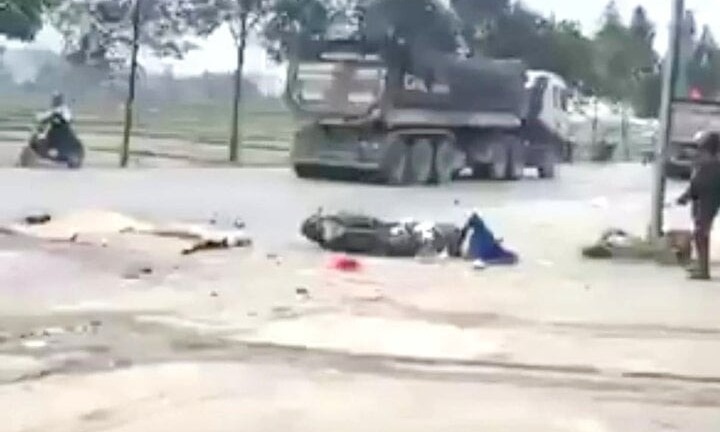 Mẹ chở con gái đi khám bệnh bất ngờ gặp tai nạn, cả 2 tử vong thương tâm