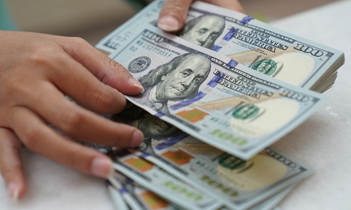 Tỷ giá USD hôm nay 1/3: Đồng xanh chấp chới mốc 104
