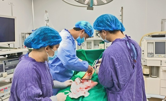 Chủ quan sau va chạm giao thông, thanh niên suýt nhận 