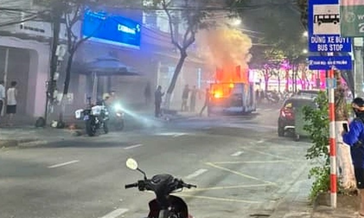 Nguyên nhân xe hoa bốc cháy trên đường diễu hành quảng bá lễ hội ở Đà Nẵng