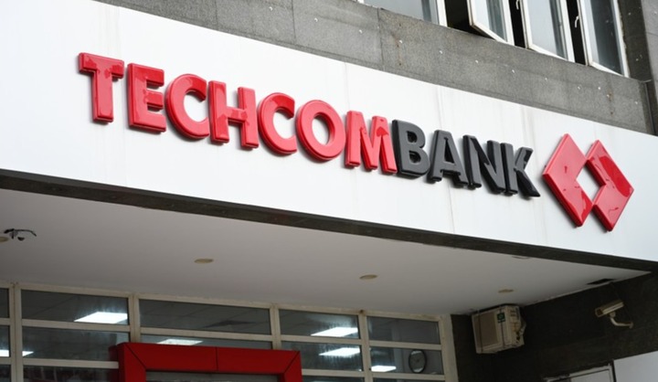 Phó Tổng giám đốc Techcombank bán xong 200 nghìn cổ phiếu TCB