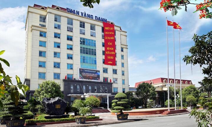 Kỳ lạ công ty Việt Hồng trúng thầu tại than Vàng Danh khi không xem được Hồ sơ mời thầu