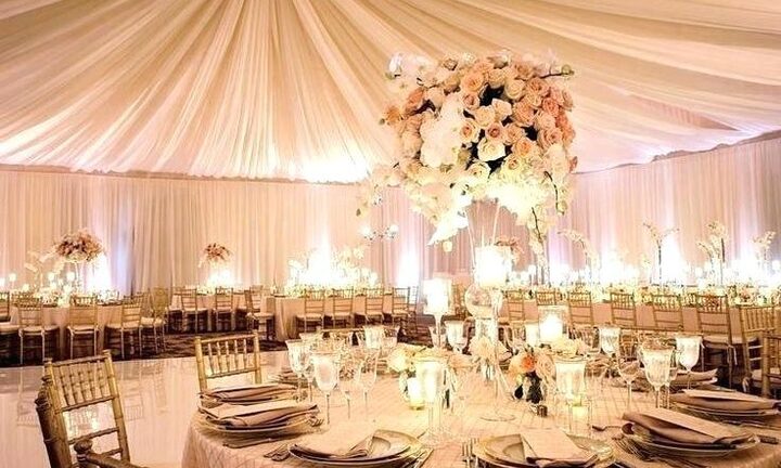 Biểu diễn trong đám cưới, cô gái khiến quan khách “nóng mắt”, xấu hổ không dám nhìn