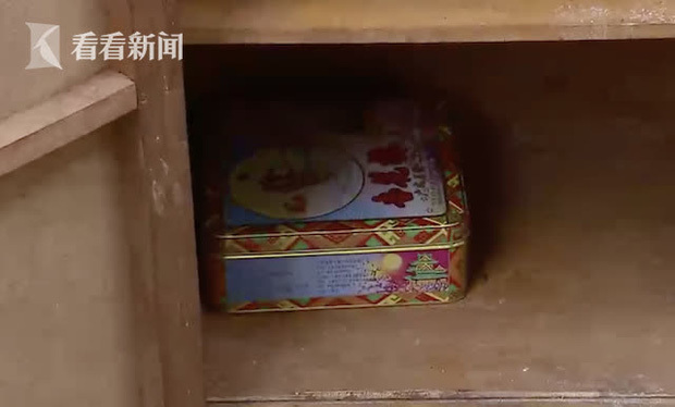 Vứt bỏ chiếc tủ cũ của cha, người đàn ông suýt mất trắng hơn nửa tỷ đồng