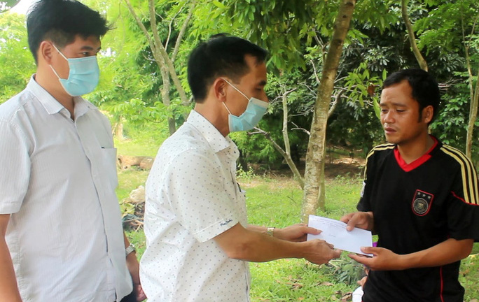 Cùng bố đi tát ao cá, bé 5 tuổi đuối nước tử vong thương tâm