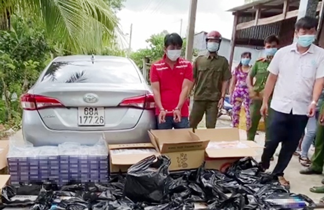 An Giang: Tạm giữ hình sự đối tượng vận chuyển 7.800 bao thuốc lá lậu