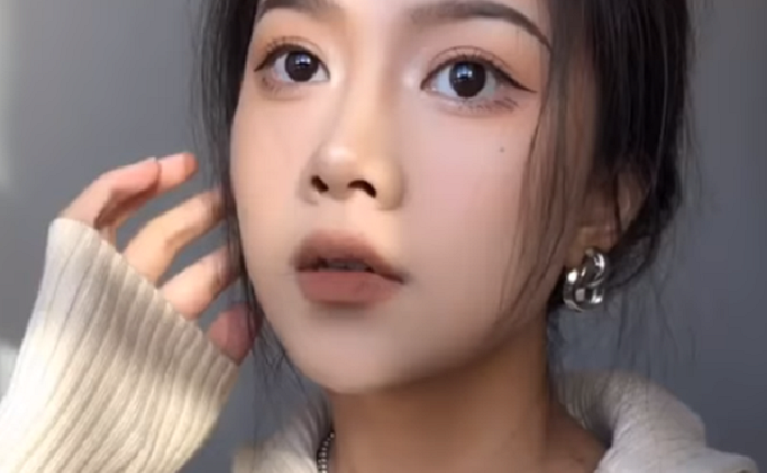 Cô gái lên mạng than hàng xóm khoan tường ầm ĩ, không ngờ “gây sốt” vì xinh “hết phần thiên hạ”