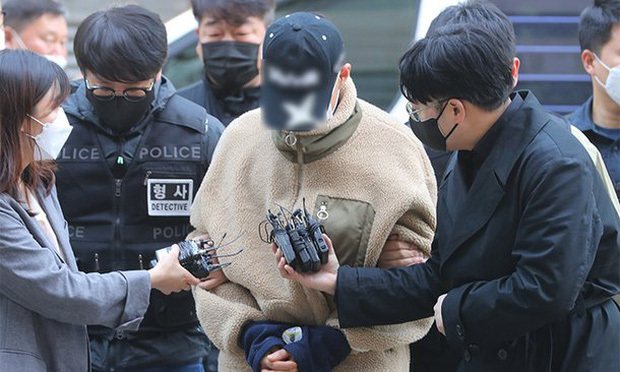 Em trai bị mắng liền sát hại chị gái ruột, bố mẹ có một hành động khiến dân mạng tranh cãi 