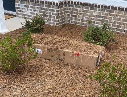 Khách yêu cầu giấu đồ không cho chồng thấy, shipper nhanh trí ngụy trang khiến ai nấy “bái phục”