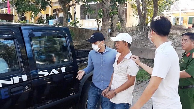 Bắt tạm giam đối tượng dọa đốt cây xăng để cướp 20 triệu đồng