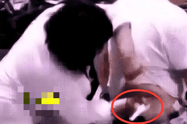 Bà cô “phừng phừng lửa giận” lao tới đâm kim tiêm vào ông chú, ai nghe xong nguyên nhân cũng ngớ người