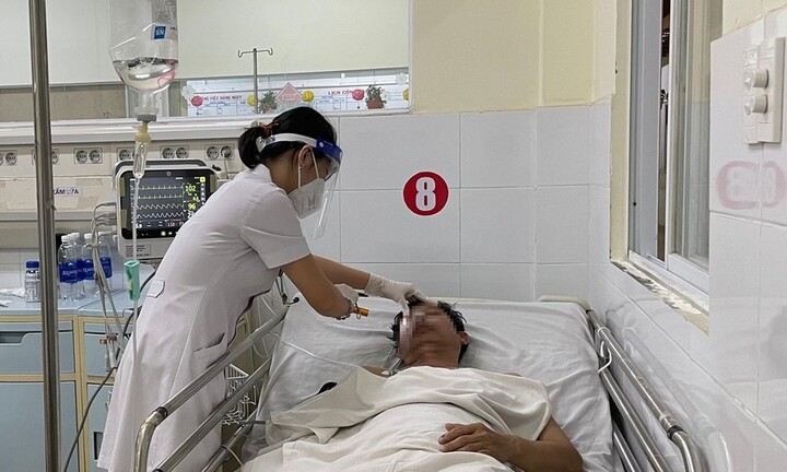 Tin tức đời sống ngày 7/8: Cấp cứu người đàn ông bị đột quỵ khi đang quét sân