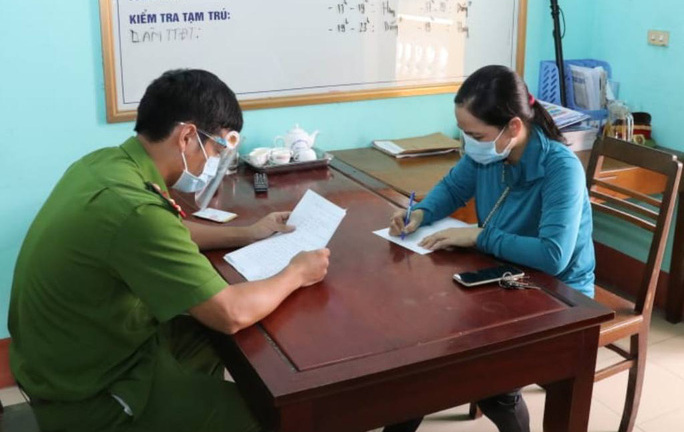 Cán bộ trường trung cấp sửa giấy xét nghiệm COVID-19 để “thông chốt”