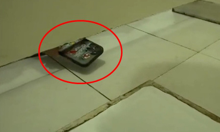 Người phụ nữ phát hiện bị quay lén khi đi vệ sinh, lập tức làm một việc khiến kẻ xấu “bở hơi tai”