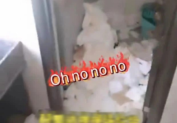 Phòng trọ nữ sinh bốc mùi hôi đáng sợ, chủ nhà lo lắng phá cửa thì chứng kiến cảnh kinh hoàng