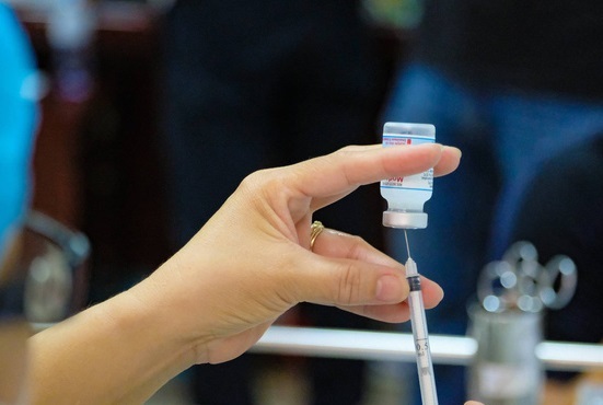 Đình chỉ 1 nữ cán bộ phường liên quan vụ tiêm vaccine ngừa COVID-19 “thần tốc”