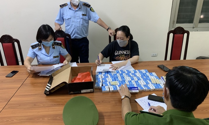 Hà Nội: Thu giữ lô tân dược “trị COVID-19” không rõ nguồn gốc 