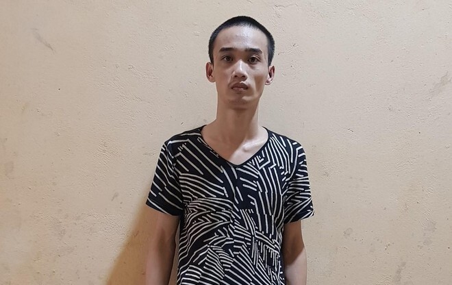 Tạm giữ hình sự nam thanh niên đấm cảnh sát vì không qua được chốt kiểm dịch