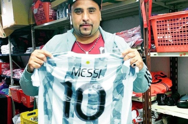 Gặp lại cố nhân sau 21 năm, Lionel Messi có hành động bất ngờ