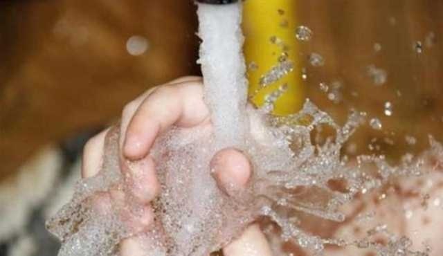 Bé trai 4 tuổi vô tình ngã vào chảo dầu sôi, bác sĩ khen hết lời khi biết cách bà nội sơ cứu