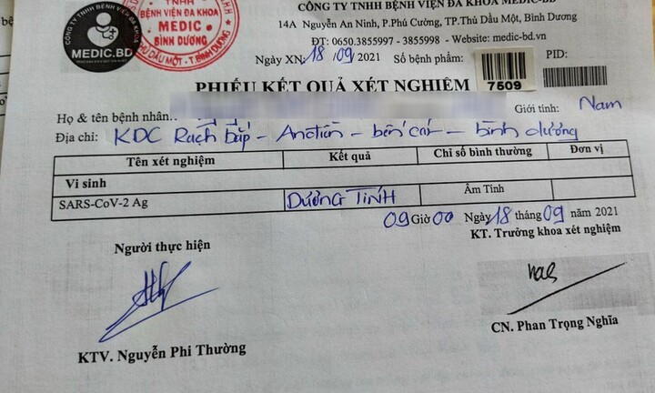 Kiểm tra giấy xét nghiệm, phát hiện tài xế và phụ xe dương tính SARS-CoV-2