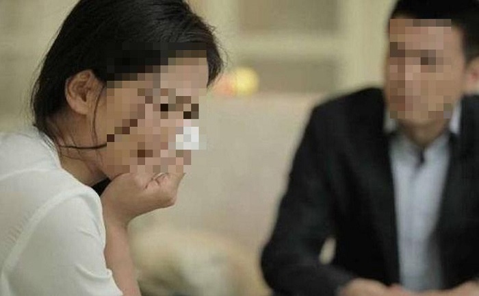 Con gái lớn lên xinh hết nấc nhưng không giống bố mẹ, đôi vợ chồng đau đớn phát hiện bí mật