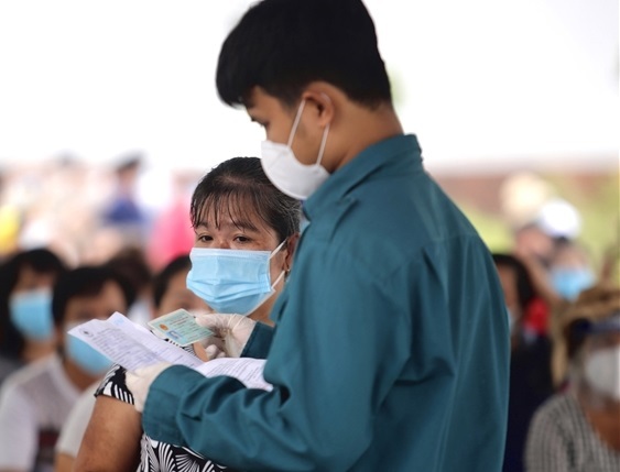 Người đã tiêm vaccine không phải cách ly tập trung khi đến Bình Dương