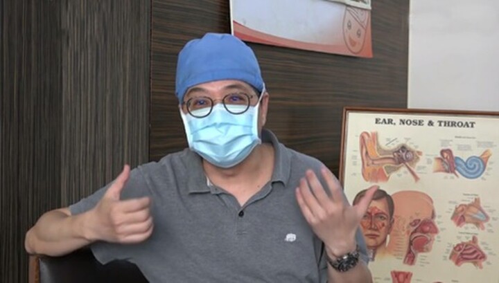 Cô gái trẻ vừa khám vừa mắng bác sĩ, “dở khóc dở cười” với lý do phía sau