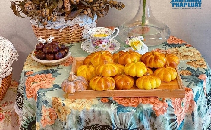 Mẹ đảm Hà Nội bày cách làm bánh mì bí đỏ thơm ngọt mềm dẻo đón Halloween