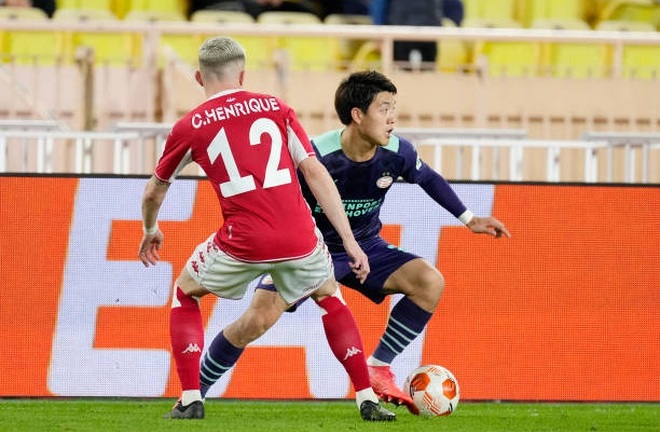 Đội tuyển Nhật Bản bổ sung gấp tiền vệ từng làm thủng lưới tuyển Việt Nam