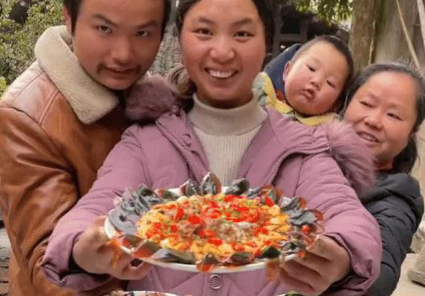 Cặp đôi hàng chục triệu fan bị bóc mẽ giả nghèo giả khổ, sở hữu số tài sản gây choáng