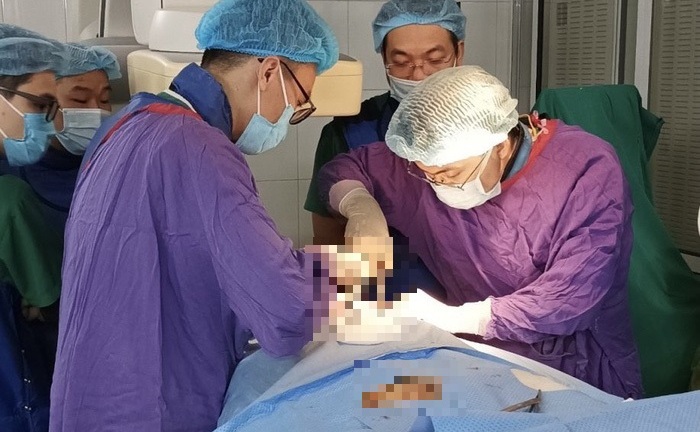 Tin tức đời sống ngày 23/11: Can thiệp lấy dị vật mắc kẹt ở tim cho bệnh nhân 54 tuổi