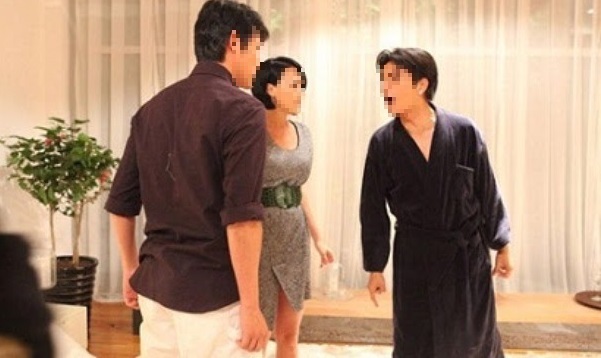 Chồng hai lần bắt gặp vợ vào khách sạn với cấp trên, tuyệt vọng làm một việc khiến ai nấy xót xa